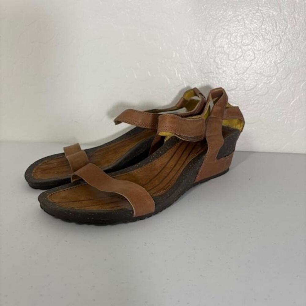 Teva Sandals Womens Size 8.5 Brown Leather Wedge Strappy Hook Loop Comfort